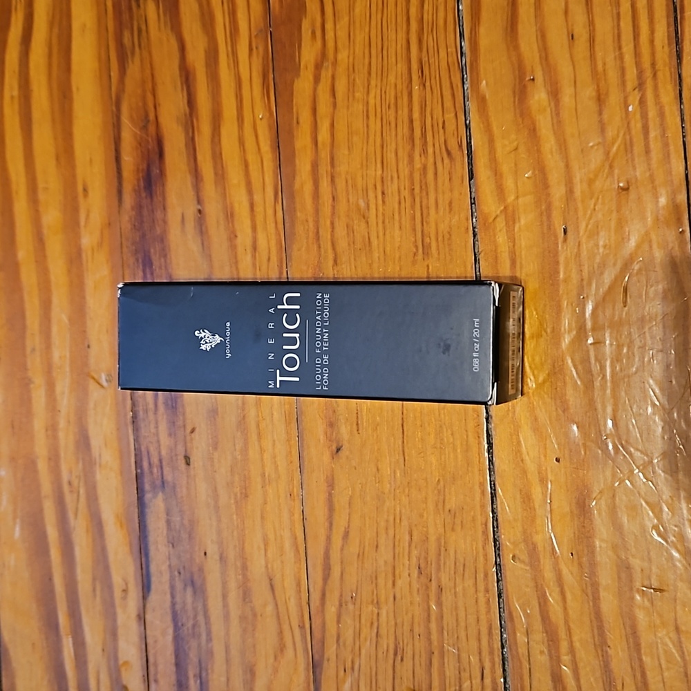 Younique Mineral Touch Liquid Foundation